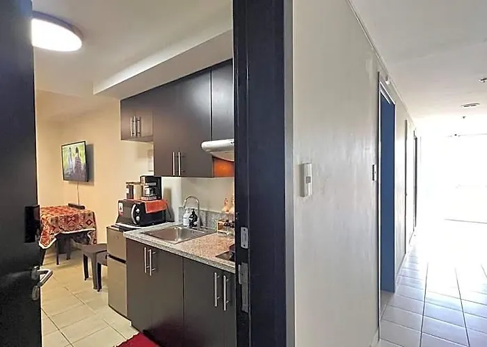 R'holistay Kasara Urban Residences Pasig Hotel 4*