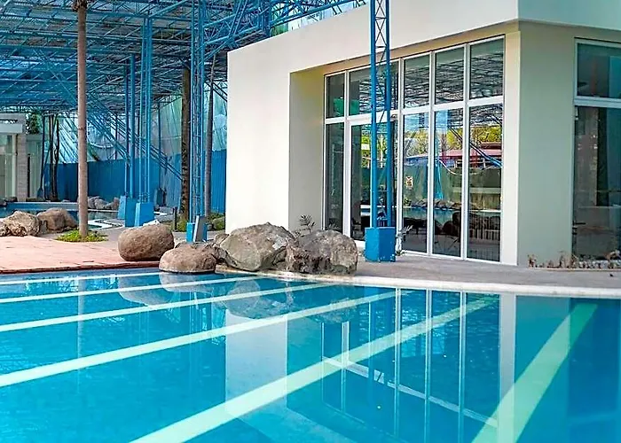 R'holistay Kasara Urban Residences Pasig 4*
