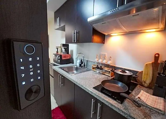 R'holistay Kasara Urban Residences Pasig Hotel 4*